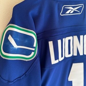Authentic Lounge Canucks Hockey Jersey Unisex Small Reebok
